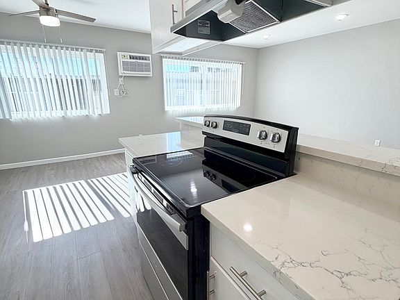 4th image of 6823 Variel Ave APT 4