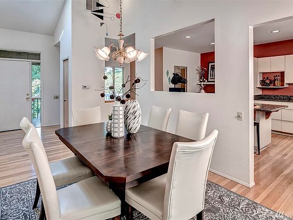 4th image of 8420 SE 47th Pl