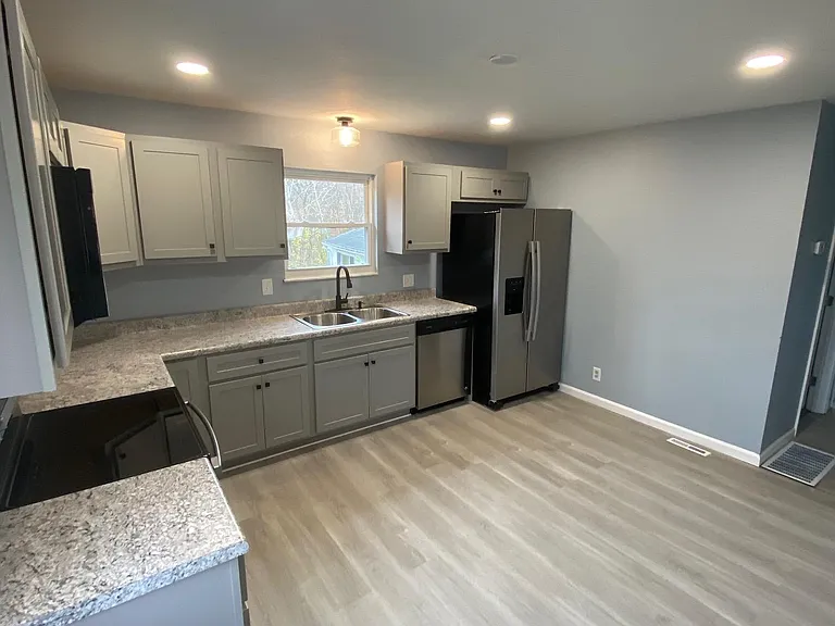 3189 Vogel Rd — Photo 6
