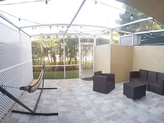 Screened Patio, Lake nearby