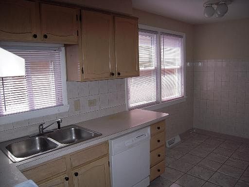 3rd image of 9515 Natoma Ave