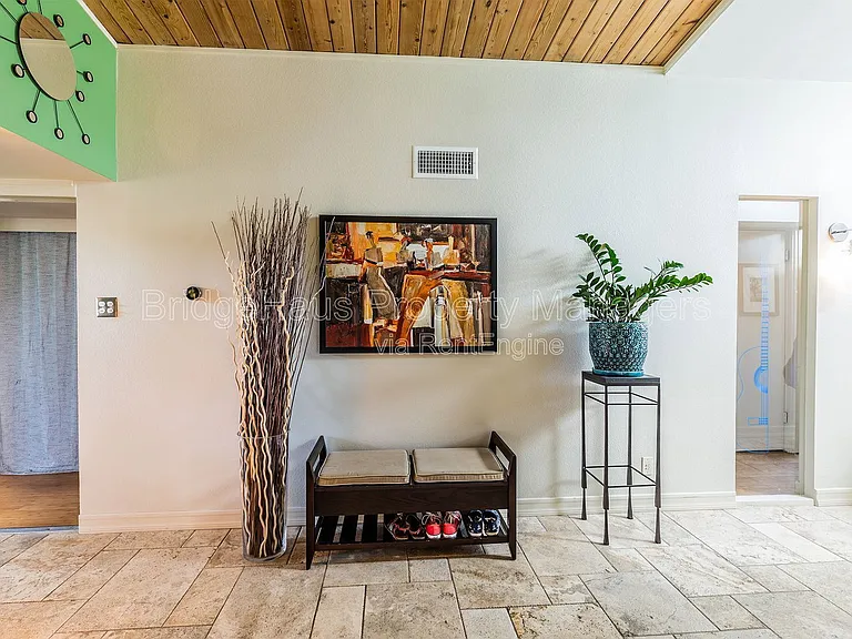 132 Riviera Dr — Photo 4
