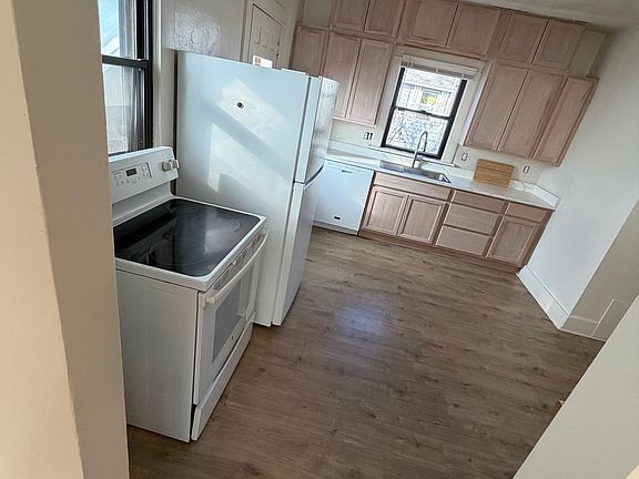 4th image of 1701 18th Ave