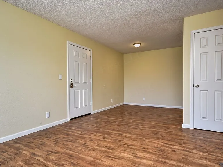 616 Evergreen St — Photo 6