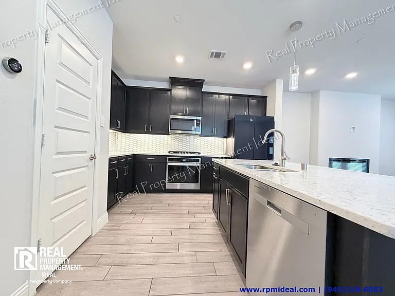 2130 Argolis Dr — Photo 7