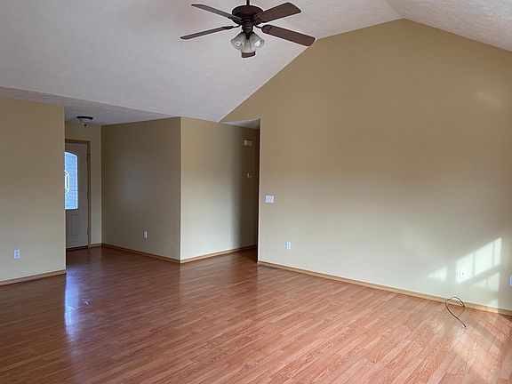 4th image of 710 Sidney Ln