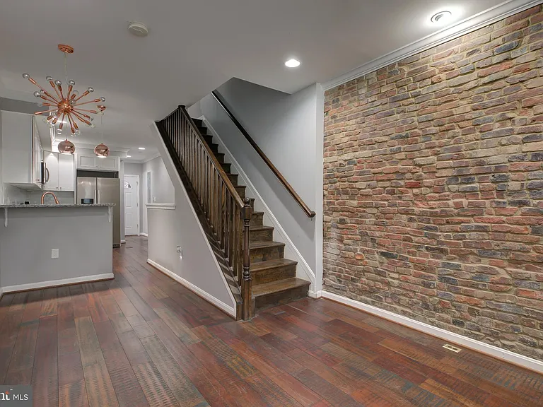 16 N Bradford St — Photo 5