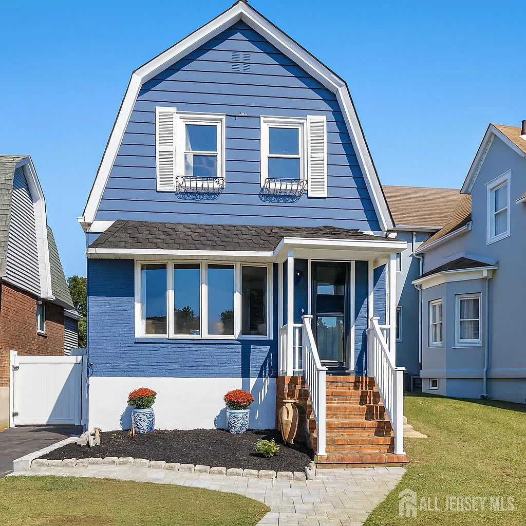 38 Evergreen Ave photo 1