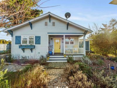 886 1st St SE, Bandon, OR, 97411