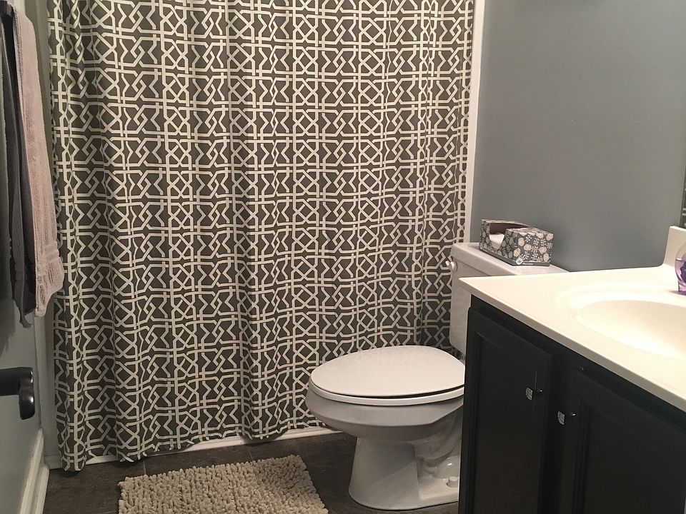 Upstairs Full Bathrom