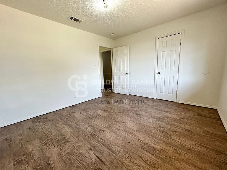 5712 2nd Pl — Photo 12