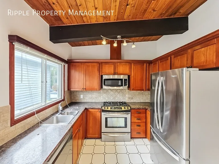 612 56th Ave SW #UPPER — Photo 9