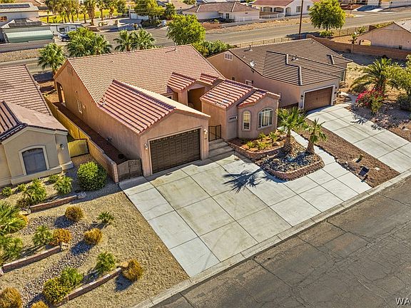 2nd image of 2213 E Bella Vista Drive