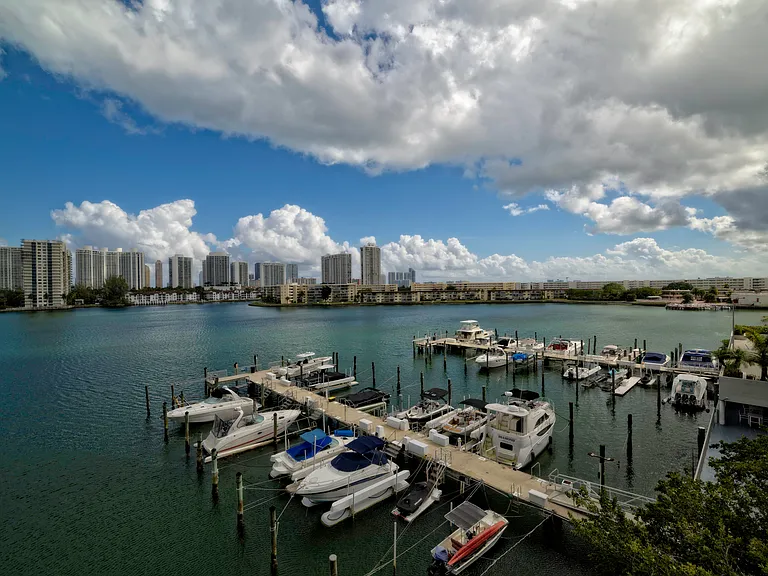 18081 Biscayne Blvd #403 — Photo 23