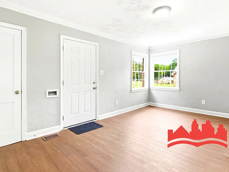 755 E McKellar Ave — Photo 8