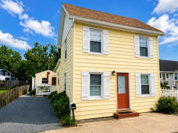 3758 Willow St, Chincoteague, VA 23336