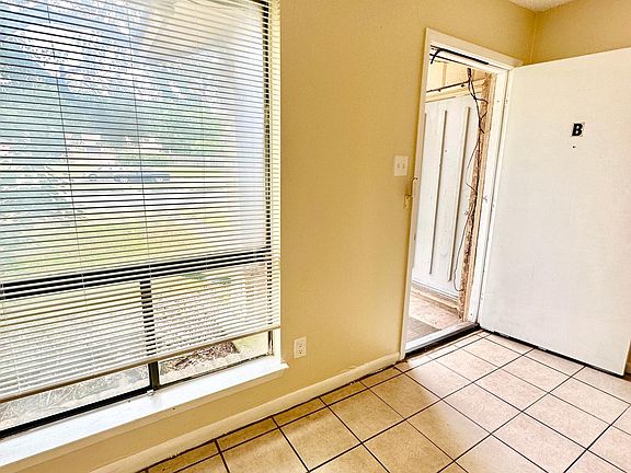 5th image of 207 W William Cannon Dr #B