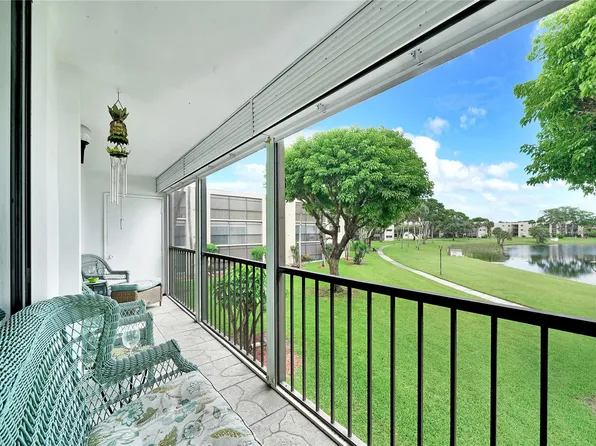 5250 Las Verdes Cir APT 212, Delray Beach, FL 33484