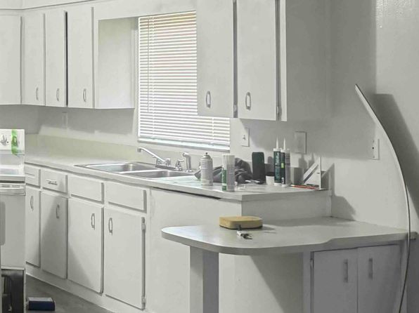 712 E Garden St APT 2