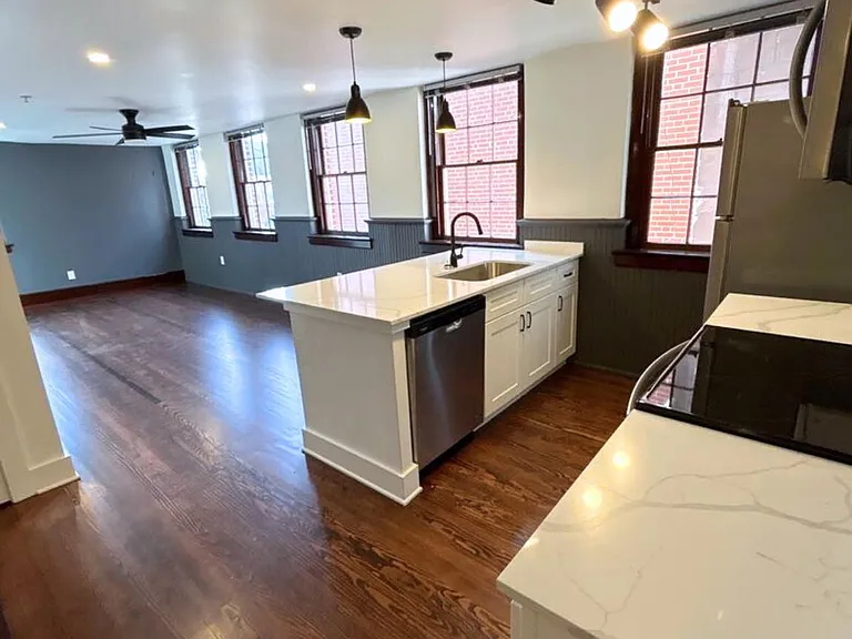 825 Stewart Ave SE — Photo 1