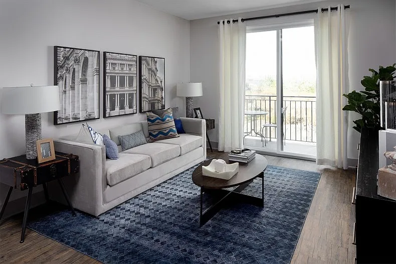1 bed, 714 sqft, $2,470 — Photo 4