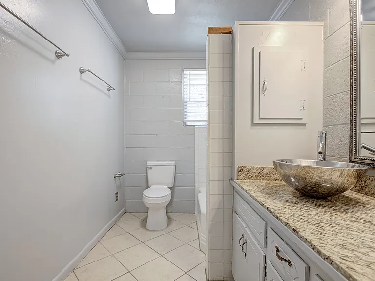 910 Garver St — Photo 24