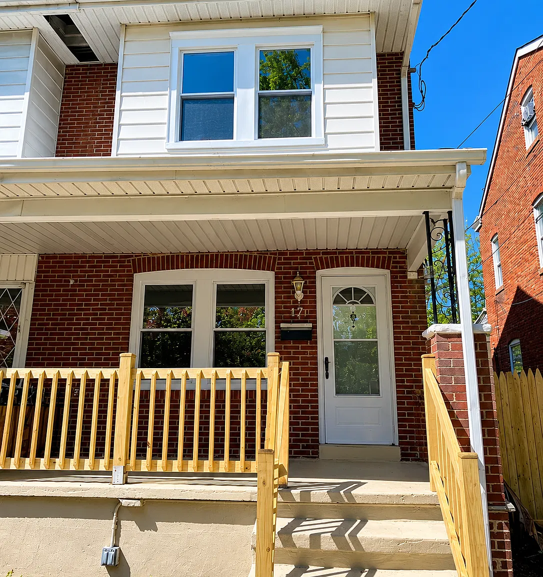 3 bed, 1050 sqft, $1,900 — Photo 1