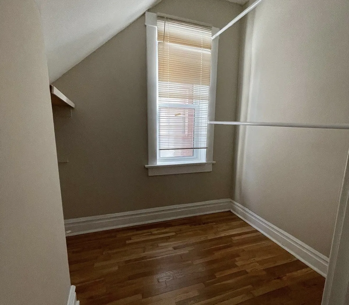 1 bed, 1200 sqft, $1,200 — Photo 4
