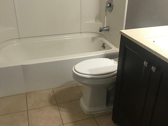 3rd image of 513 Saratoga Ln