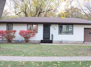 1239 Sunrise Dr, Seward, NE 68434