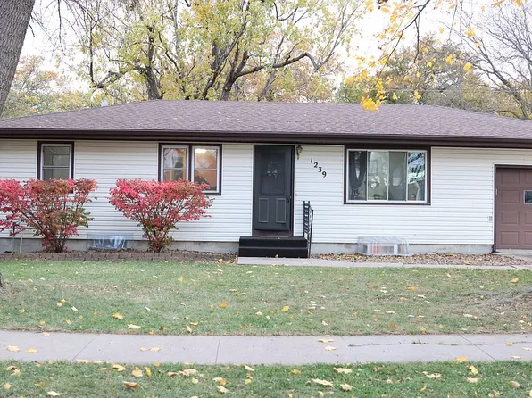 1239 Sunrise Dr, Seward, NE 68434