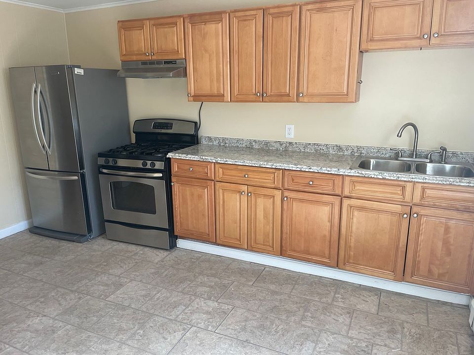 1st image of 22-40 Langsberries Ave #32