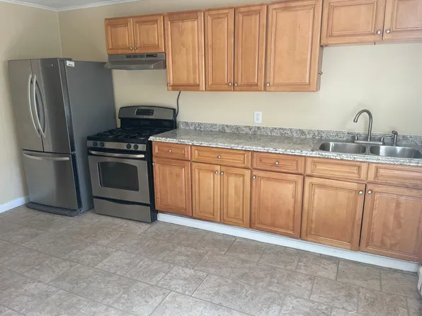 22-40 Langsberries Avenue, 22-40 Langsberries Ave #32, North Providence, RI 02911