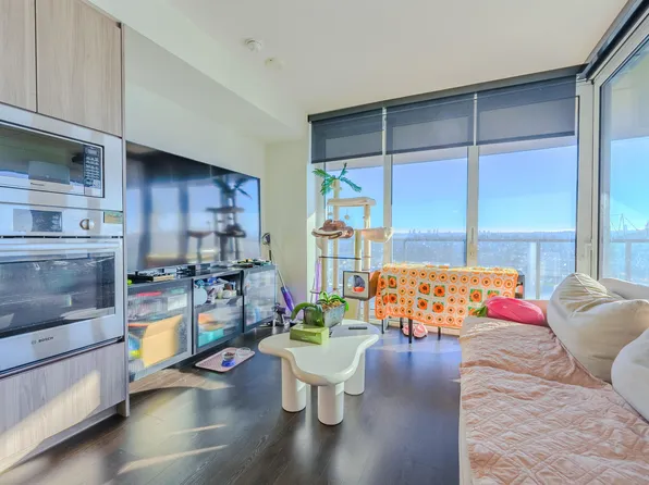 4890 Lougheed Hwy #1602, Burnaby, BC V5C 0N2