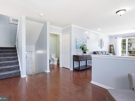 4th image of 10 Larkspur Ct