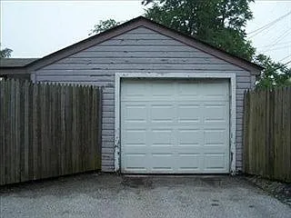 4000 Grant St photo 1