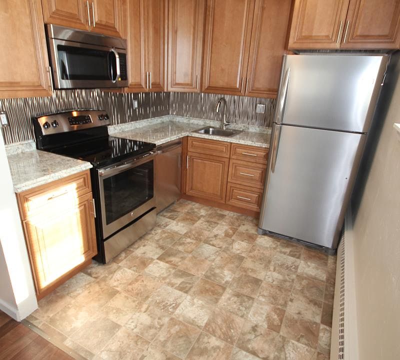 1st image of 136 Lincoln St APT 6