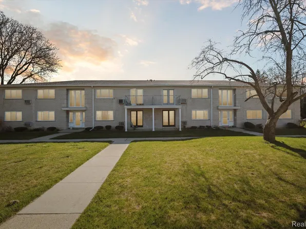 4113 Telegraph Rd #D-126, Bloomfield Hills, MI 48302