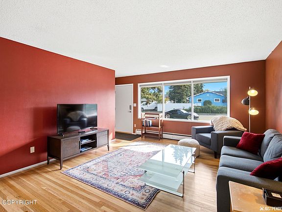 4th image of 362 Park St