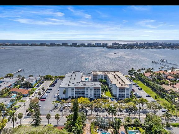 3rd image of 1502 S Lakeside Dr APT 201