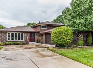 9716 S Kilbourn Ave, Oak Lawn, IL 60453