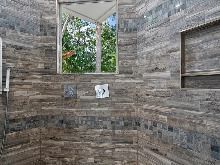 1100 Westway Dr — Photo 24