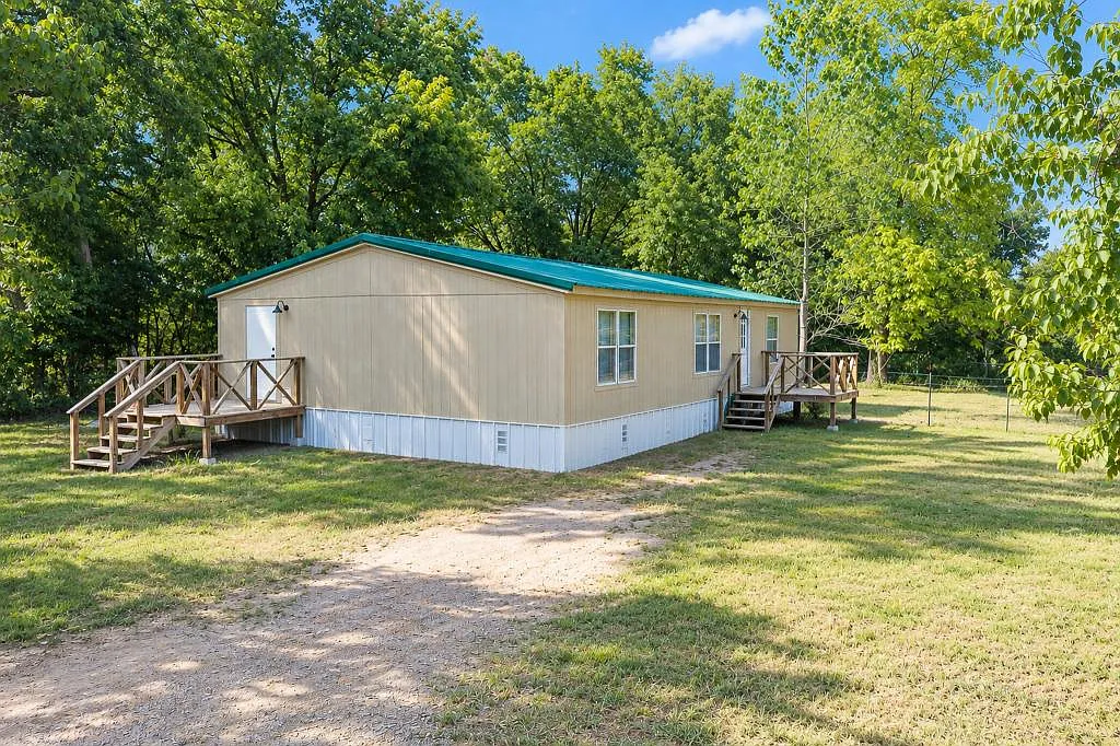 13615 W Waterwell Rd — Photo 1