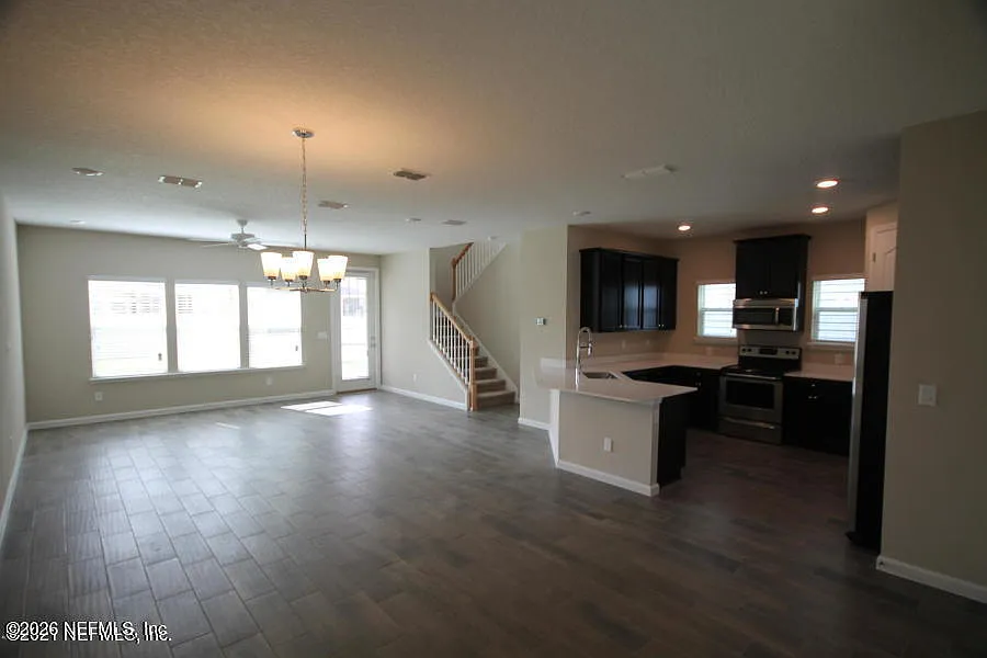 3 bed, 2.5 bath, 1910 sqft, $2,500 — Photo 3