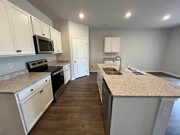 2nd image of 130 Canonbury Dr