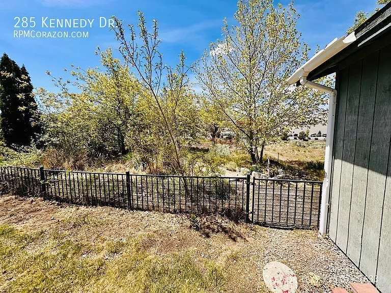 285 Kennedy Dr — Photo 13
