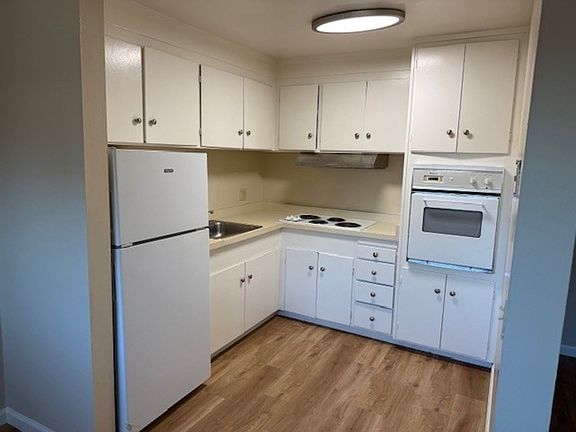 2nd image of 439 Del Medio Ave #0
