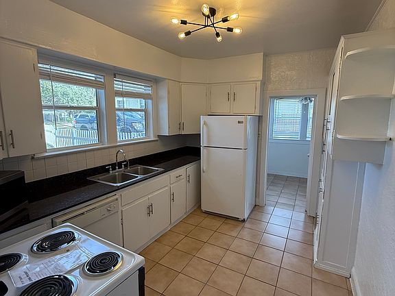 3rd image of 1010 W Indiana Ave