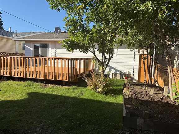 2nd image of 471 N 78th Ave NE