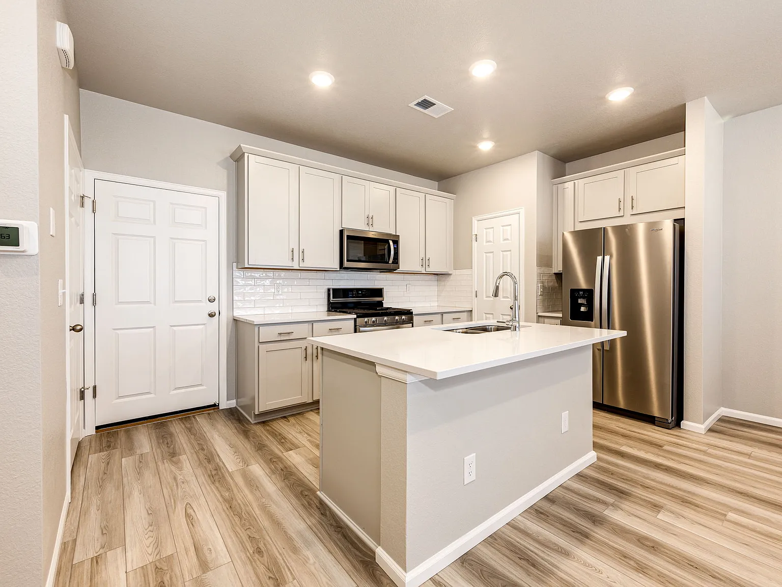 3 bed, 1430 sqft, $2,600 — Photo 3